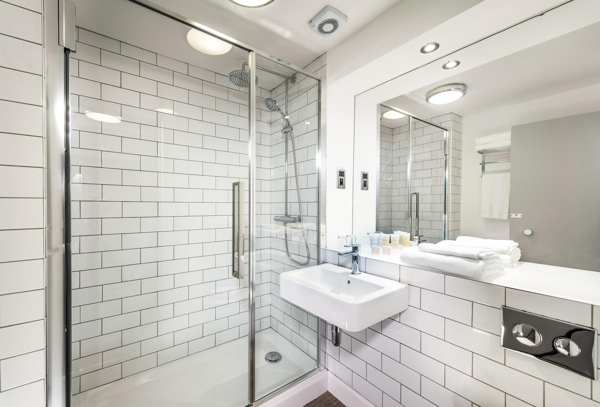 Glasgow West Hotel By Compass Hospitality Buitenkant foto