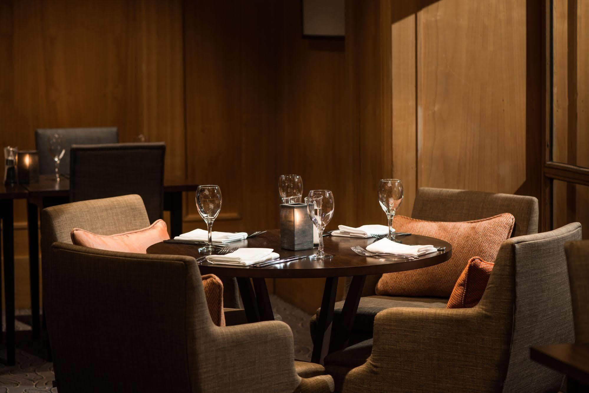Glasgow West Hotel By Compass Hospitality Buitenkant foto
